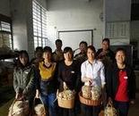 廣州土大媽再逢重陽送老人藍裝雞蛋